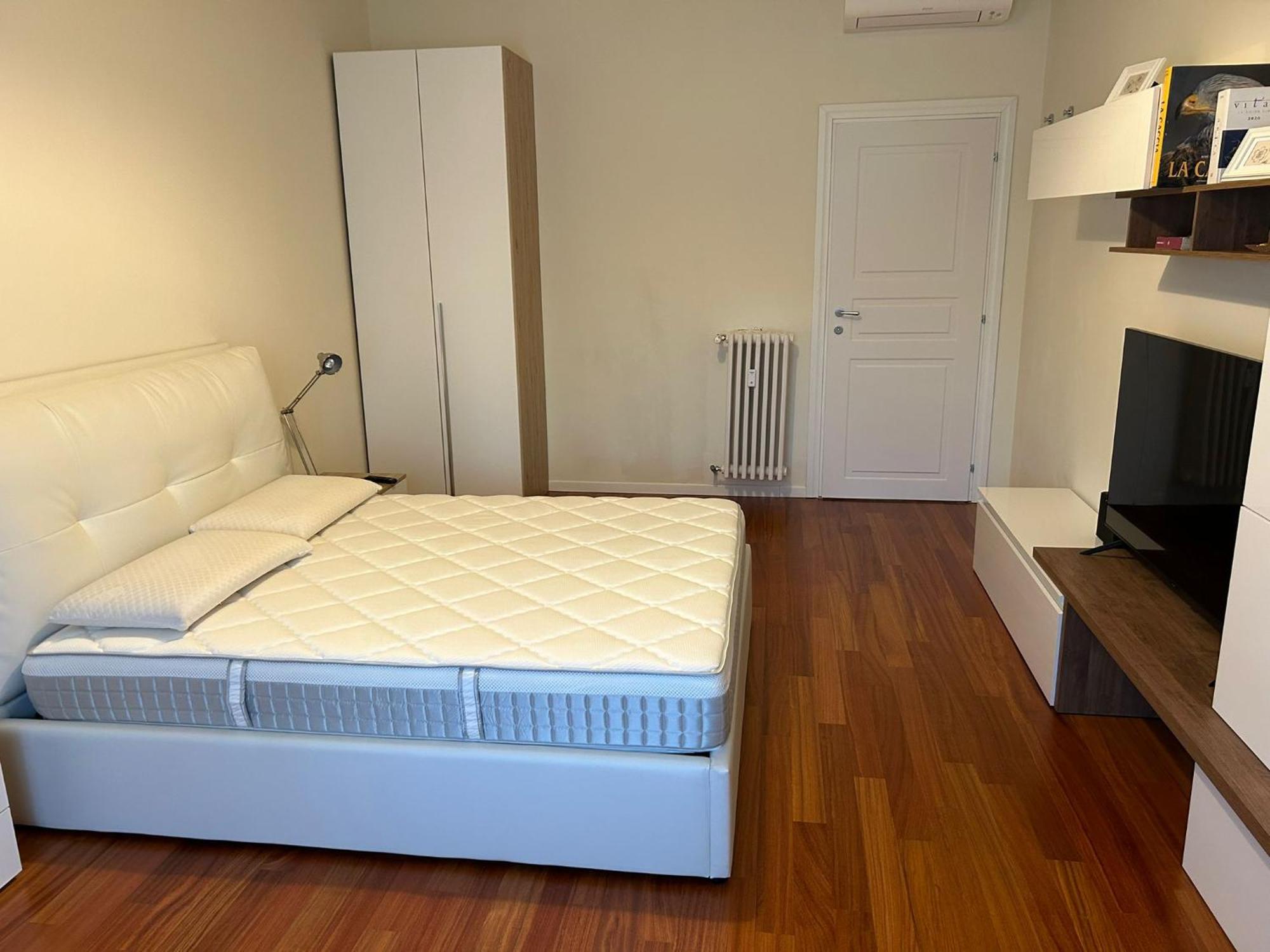 Station Apartment *
